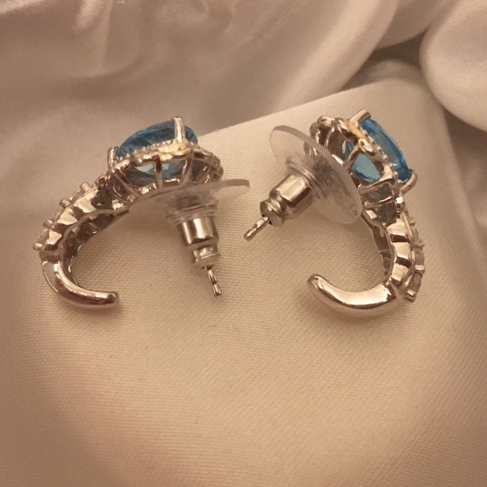 🦋Electric Blue Topaz Earrings🦋 - Picture 5 of 8